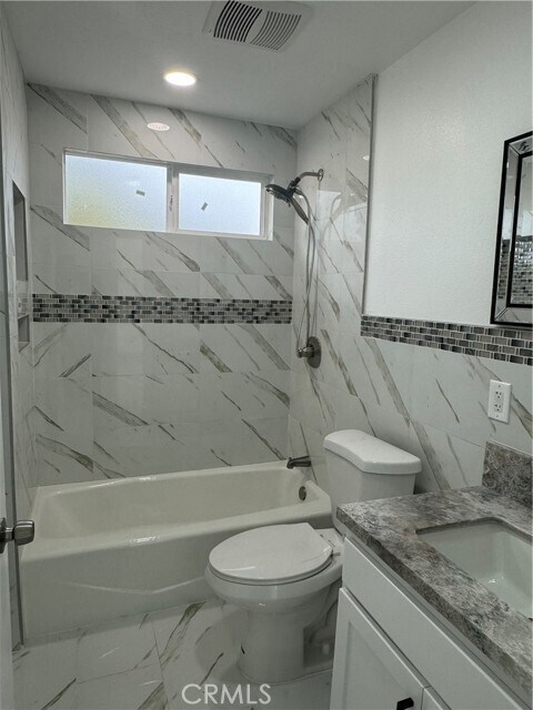 Building Photo - 3536 W 108th St