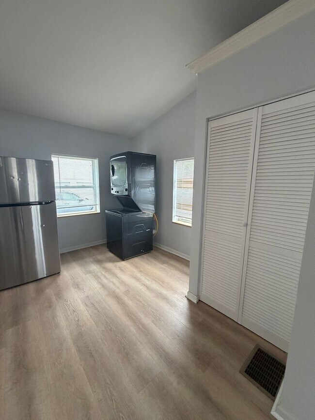 Building Photo - Charming 2 Bedroom, 1 Bathroom Home Available Now in Salem Lakes