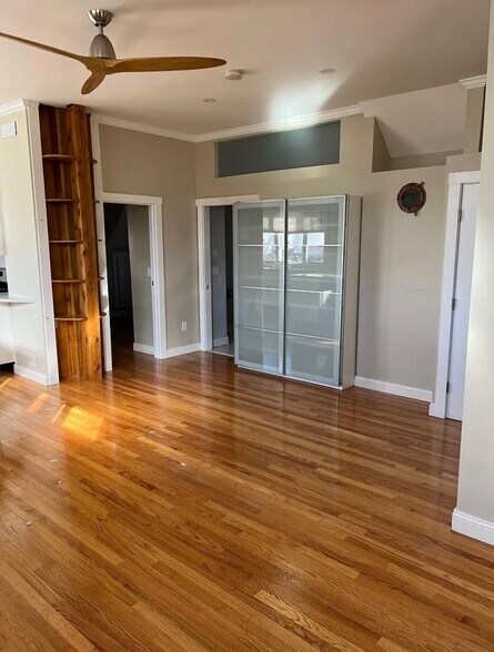 Building Photo - 573 Shirley St