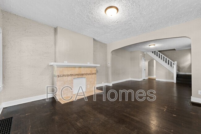 Building Photo - 2948 N Park Ave