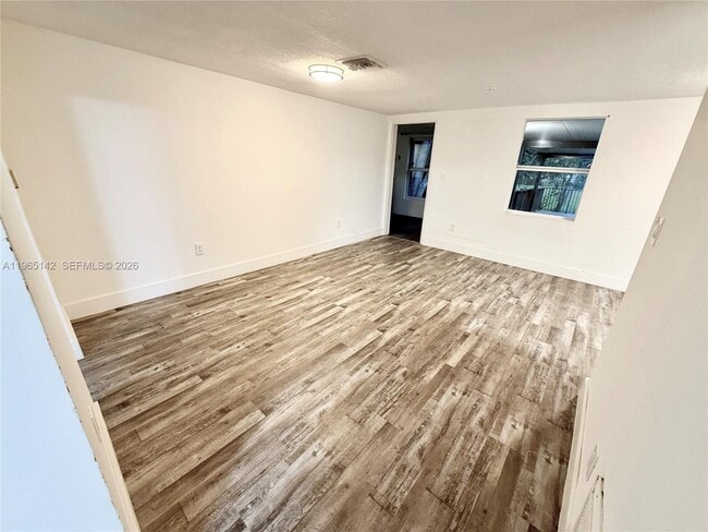 Building Photo - 1621 SW 117th Ave