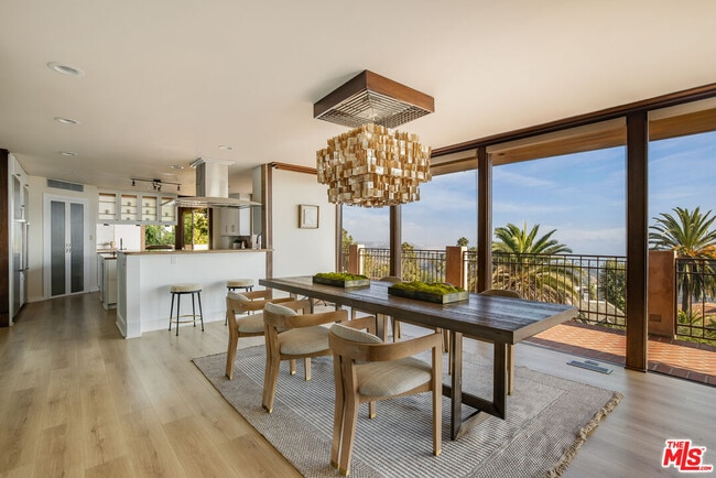 Building Photo - 620 Resolano Dr