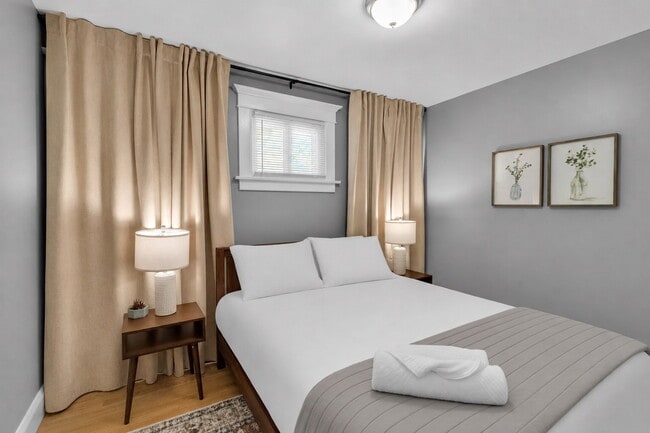 Building Photo - Furnished 4-Bedroom, 2-Bath Lower Unit in North Buffalo