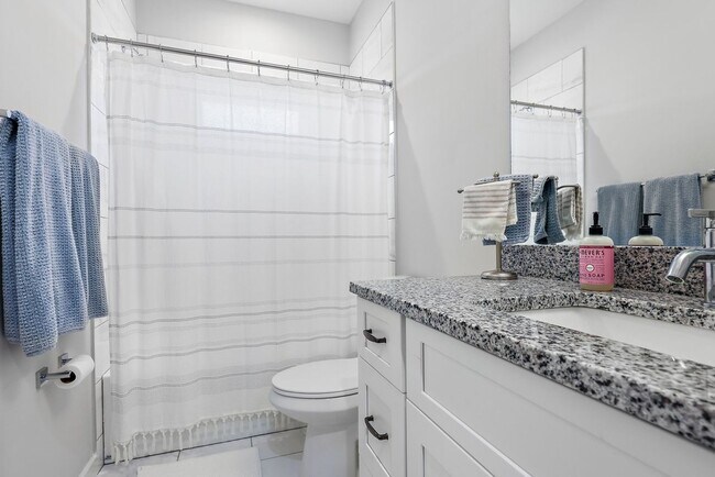 Building Photo - Gorgeous Jax Beach Townhouse for Rent - 4 Bedroms!