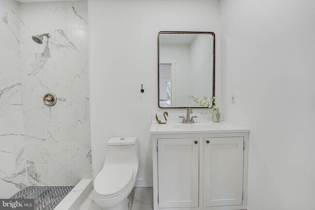 Building Photo - 102 N Rogers St