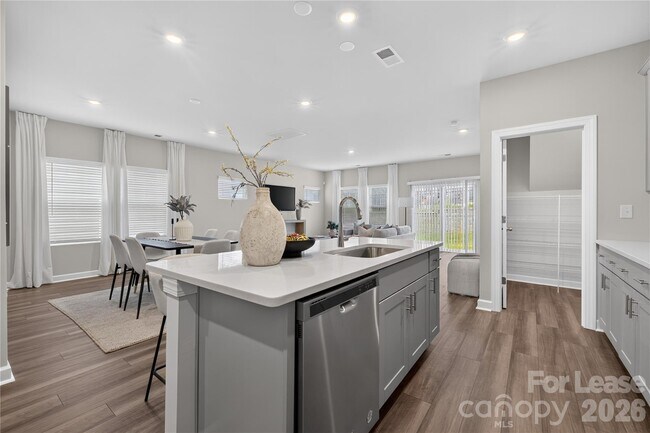 Building Photo - 314 Hyssop Ct