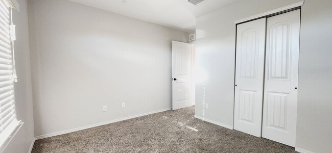 Building Photo - Stunning 4 bedroom, 2 bath home in East El Paso!