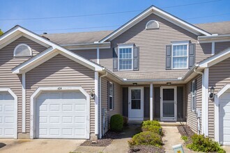 Building Photo - 2 Bed Townhouse in Avon Lake! Attached Gar...