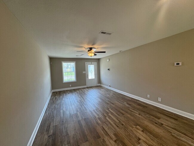 Building Photo - Gorgeous Single Family Home