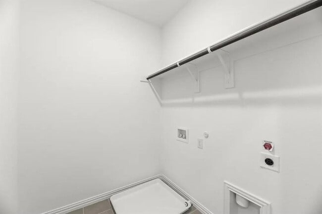 Building Photo - 7573 Laburnam Rd