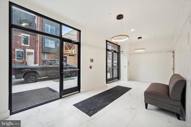 Building Photo - 1221 E Fletcher St