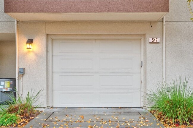 Building Photo - UPGRADED HOME IN HIGHLY CENTRAL SETTING.  RARE 3-BED/3-BATH FLOOR PLAN!