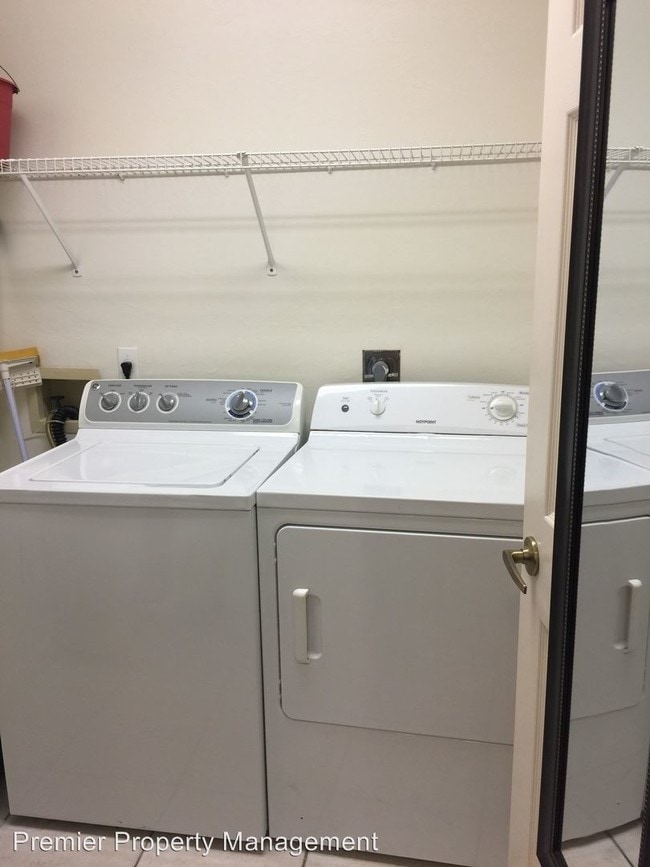 Building Photo - 179 Cypress Way E