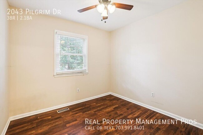 Building Photo - 2043 Pilgrim Dr