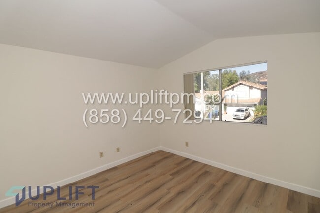 Building Photo - 3 Bed 3 Bath Home AVAILABLE NOW!