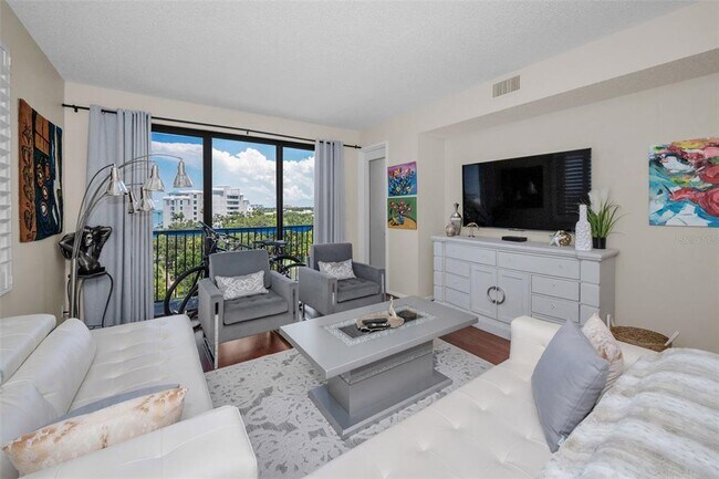 Building Photo - 8 Belleview Blvd