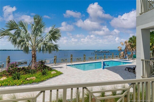 Building Photo - 41 SW Seminole St