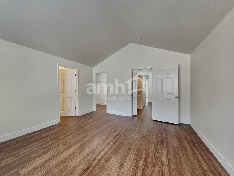 Building Photo - 1318 SW 176th Ter