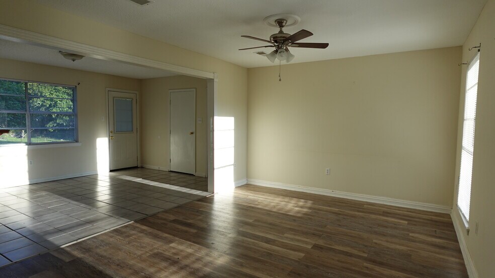 Building Photo - 623 S Cypress St