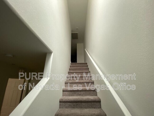 Building Photo - 4645 Pencester St