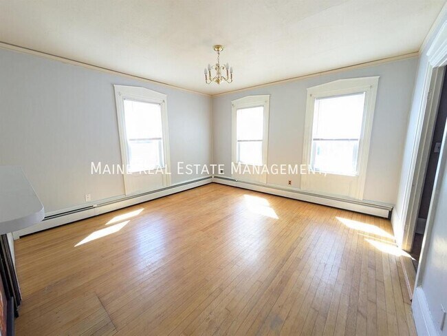 Building Photo - 15 Elm St