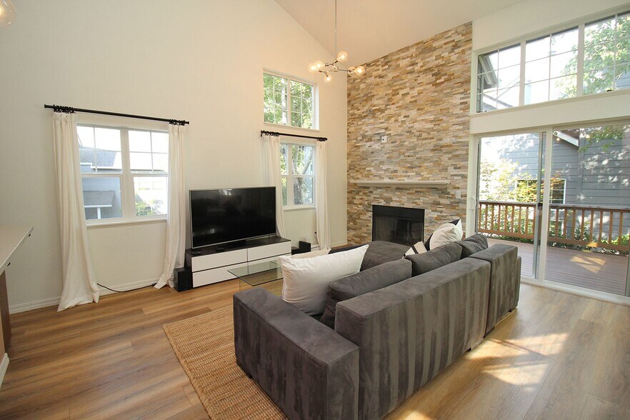 Building Photo - 9711 NW Miller Hill Dr