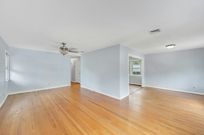 Building Photo - 106 Hillside Ave