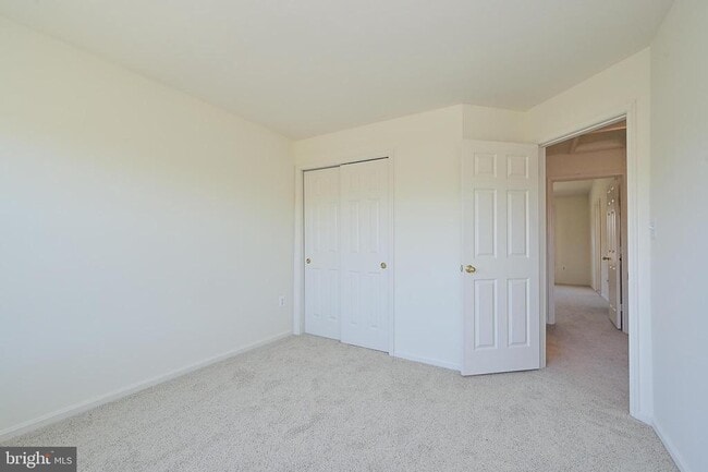 Building Photo - 7415 Gillingham Row