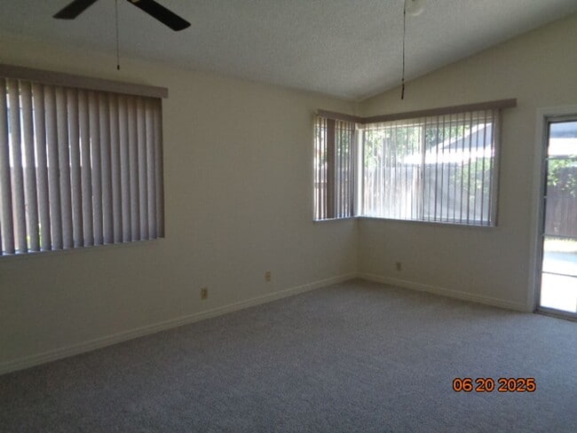 Building Photo - 272 Newport Cir