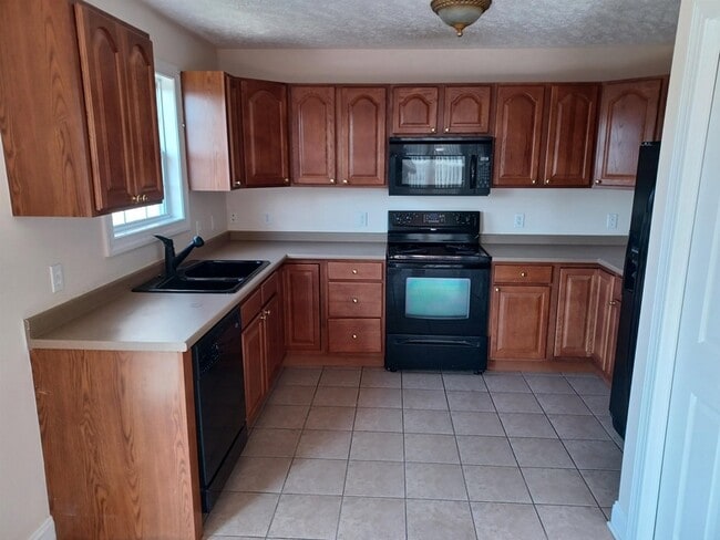 Building Photo - 365 Tall Oak Blvd NW