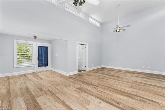 Building Photo - One-of-a-Kind 6-Bedroom Property