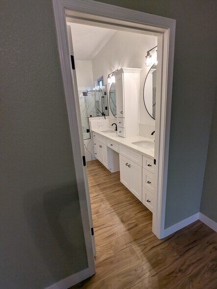 Building Photo - 267 E Smoke Tree Rd