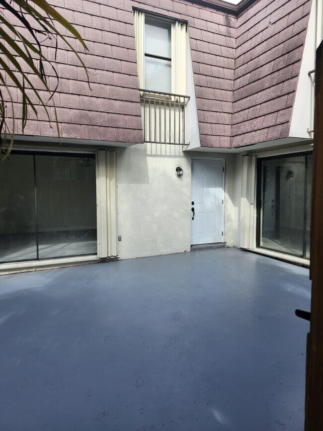 Building Photo - 7519 Courtyard E Run