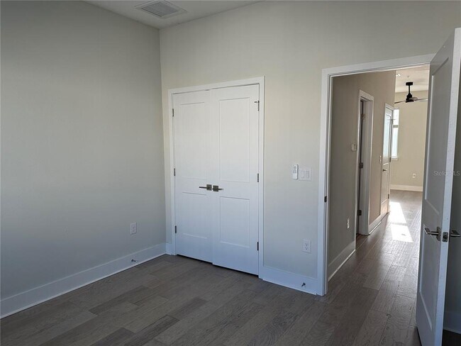 Building Photo - 837 Calla Terrace N