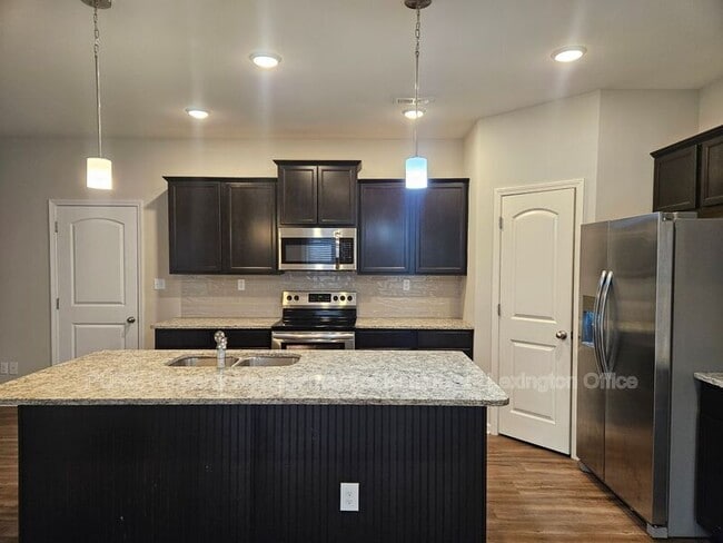 Building Photo - 121 Forester Ct