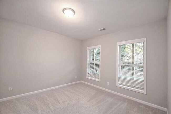 Building Photo - 2501 Ashford Oaks Dr