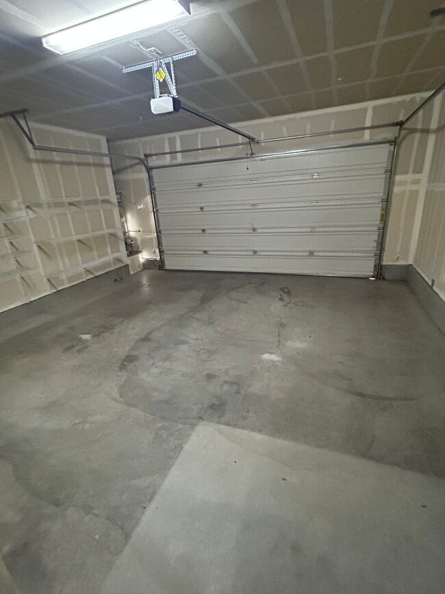 Building Photo - Spacious Beautiful Home in Fantastic Gilro...