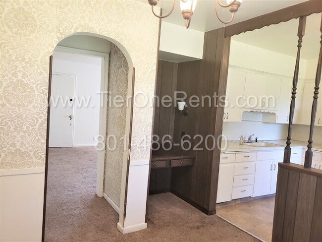 Building Photo - This property offers a NO DEPOSIT option a...
