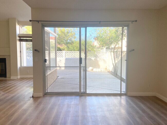 Building Photo - 379 Stanford Ct