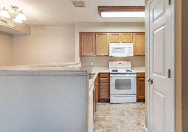 Building Photo - Spacious 1 Bedroom Condo for Rent in Villa...