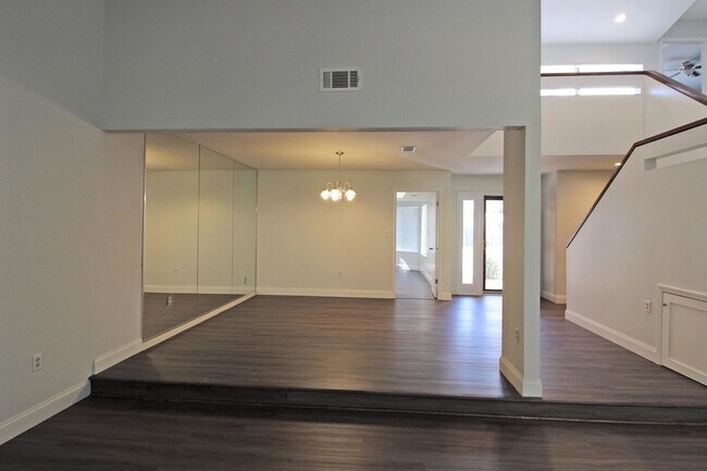 Building Photo - 3 Bedroom Townhouse in Gleneagles Community of Bluewater Bay!