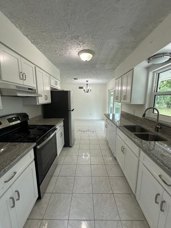 Building Photo - 1032 Martinique Ave