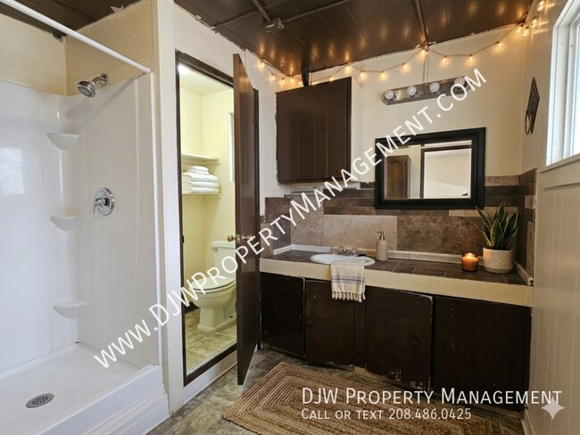 Building Photo - 103 SW 1st-B