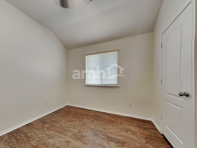 Building Photo - 1101 Johnson City Ave