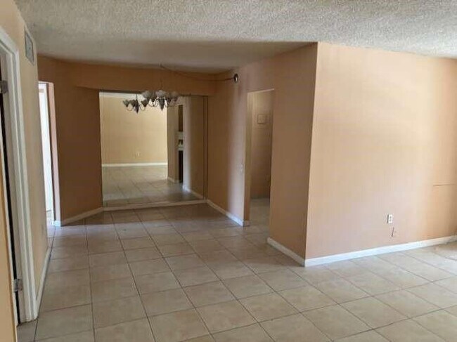 Building Photo - 9401 Lime Bay Blvd