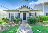 Building Photo - 1561 Nichole Woods Dr