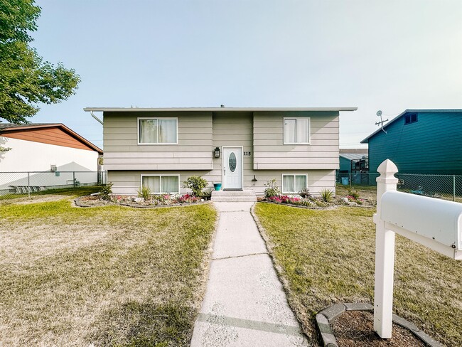 Primary Photo - 115 Cloudrest St