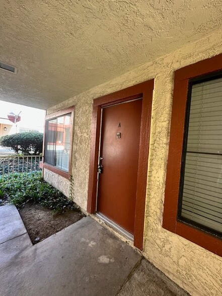 Entry way - 7385 Lariat Pl