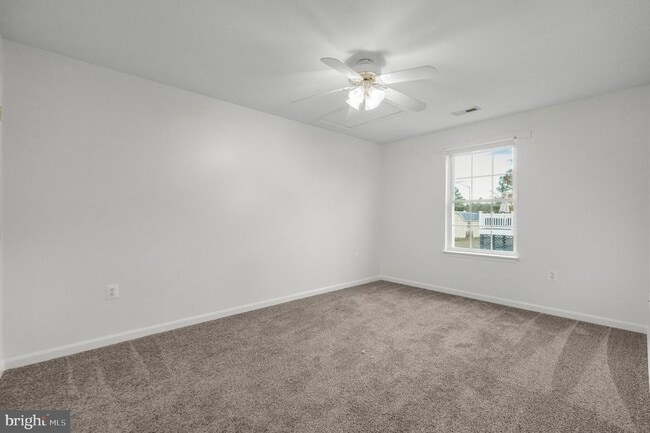 Building Photo - 41166 Glenwood Pl