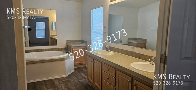 Building Photo - 6092 E Ship Rock Dr